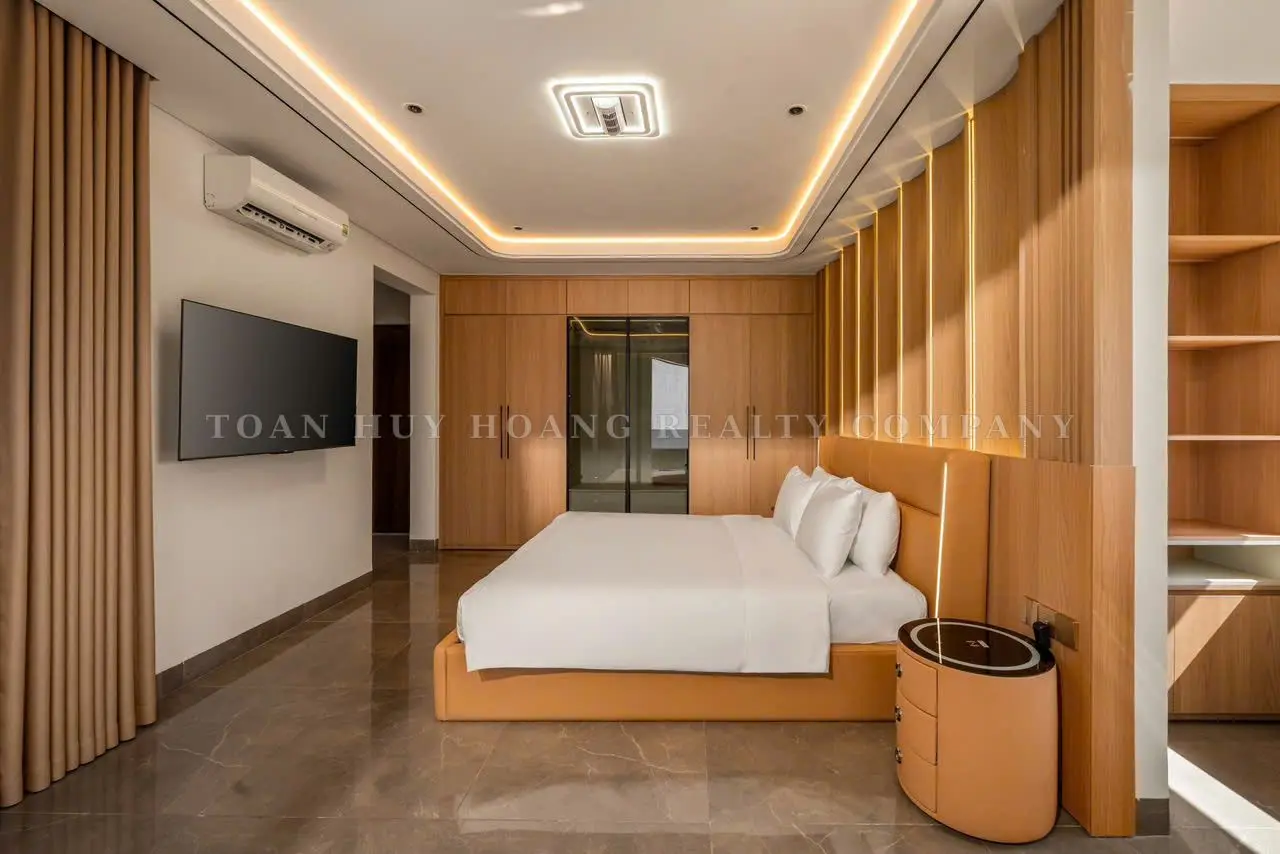 Luxury 6-Bedroom Pool Villa for Rent Near Thuan Phuoc Bridge, Da Nang, view 1