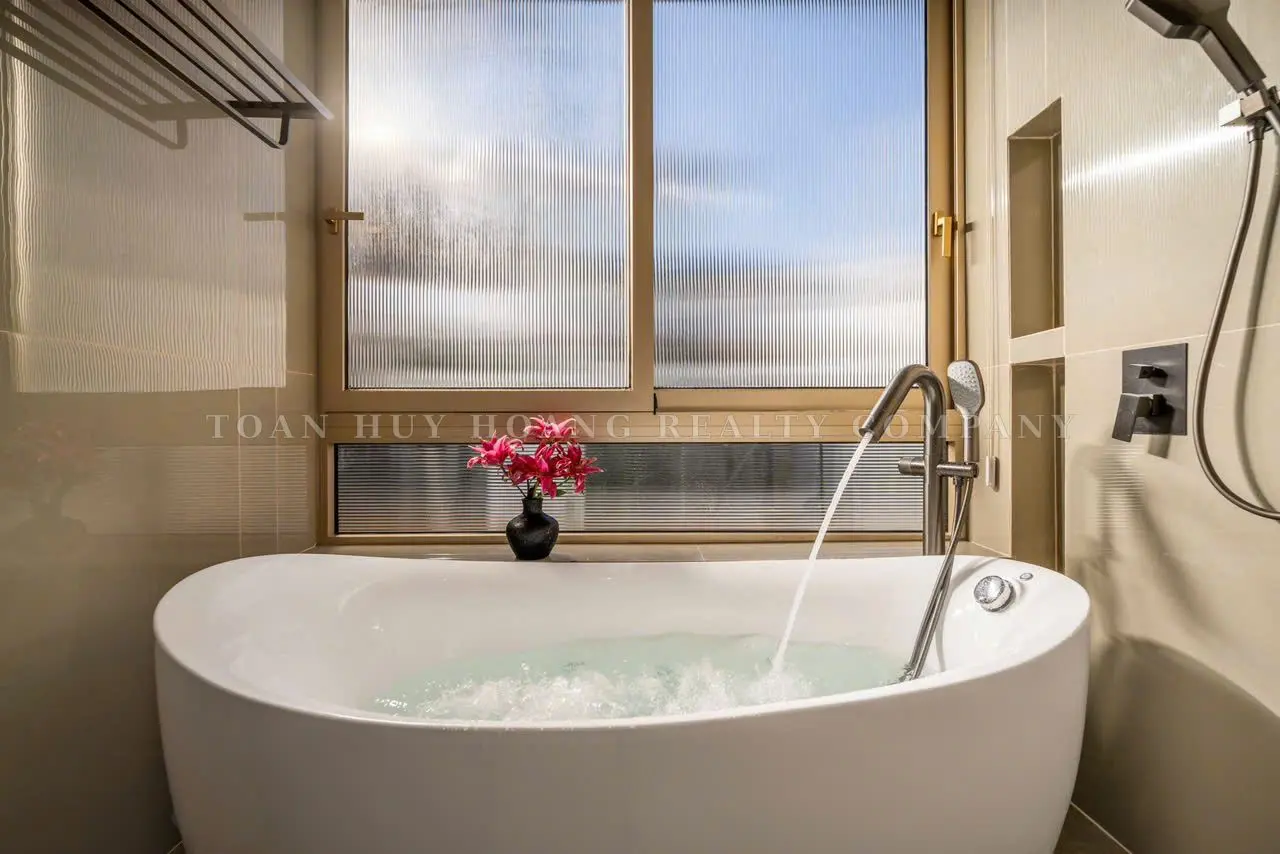 Luxury 6-Bedroom Pool Villa for Rent Near Thuan Phuoc Bridge, Da Nang, view 3