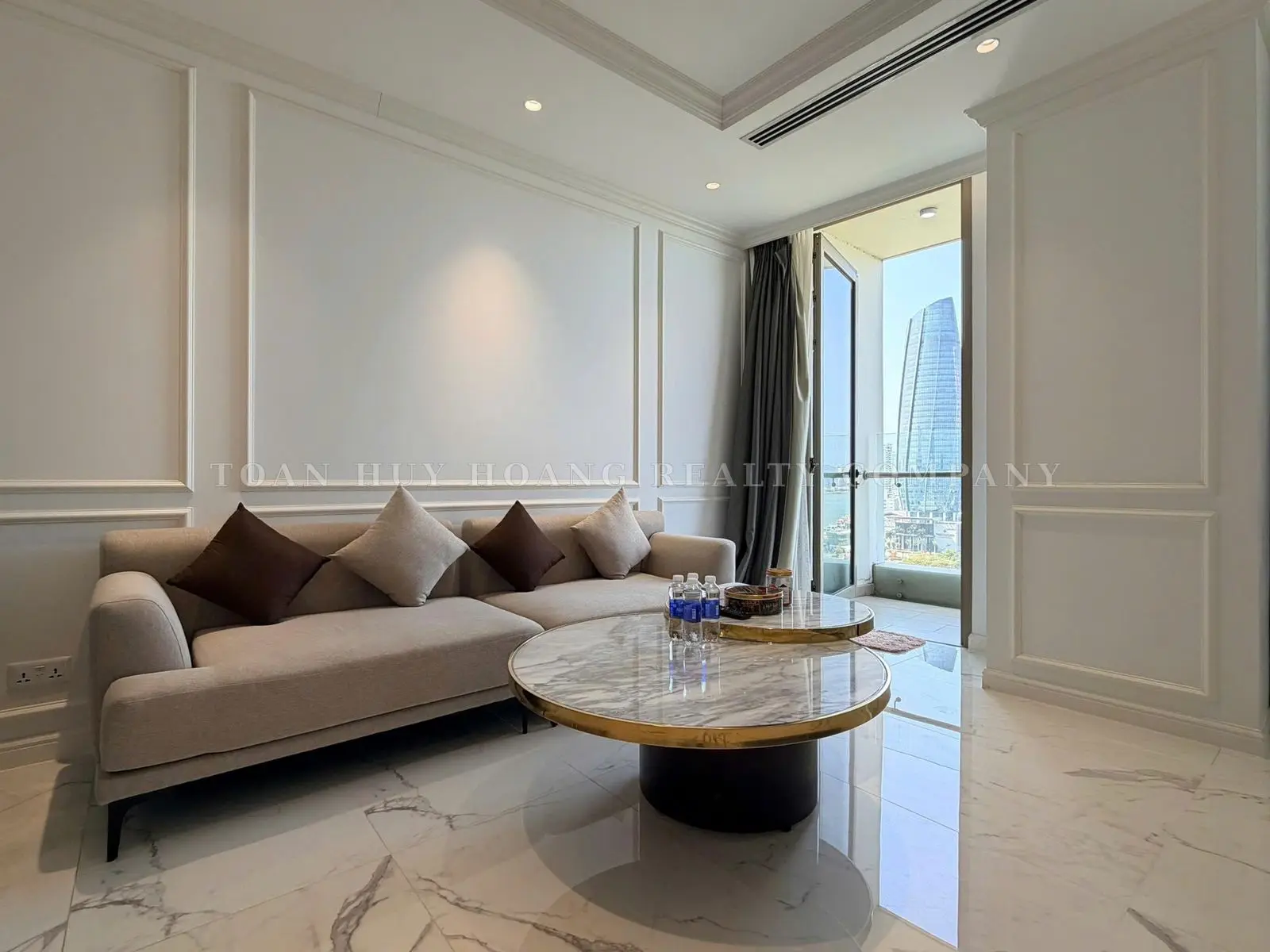 Bach Dang Complex Apartment for Rent in Da Nang | 120 sqm | 2 Bedrooms | Direct Han River View, view 1