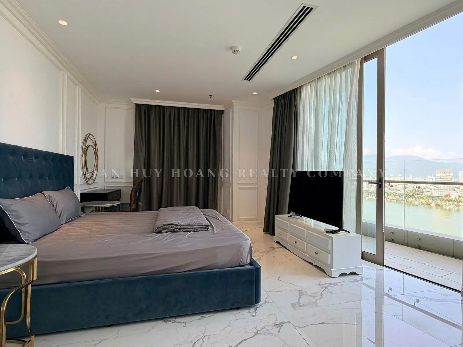 Bach Dang Complex Apartment for Rent in Da Nang | 120 sqm | 2 Bedrooms | Direct Han River View, view 11