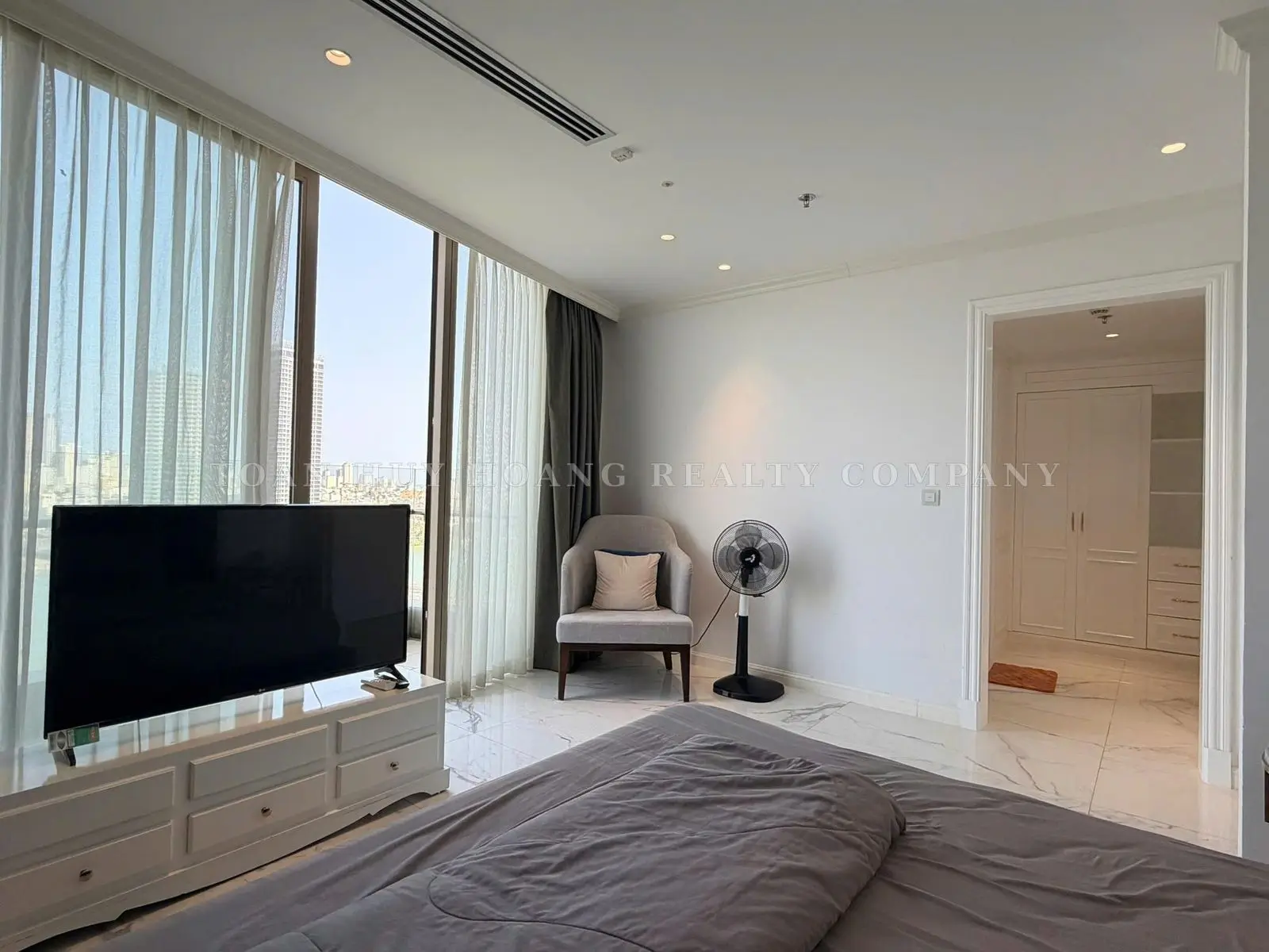 Bach Dang Complex Apartment for Rent in Da Nang | 120 sqm | 2 Bedrooms | Direct Han River View, view 12