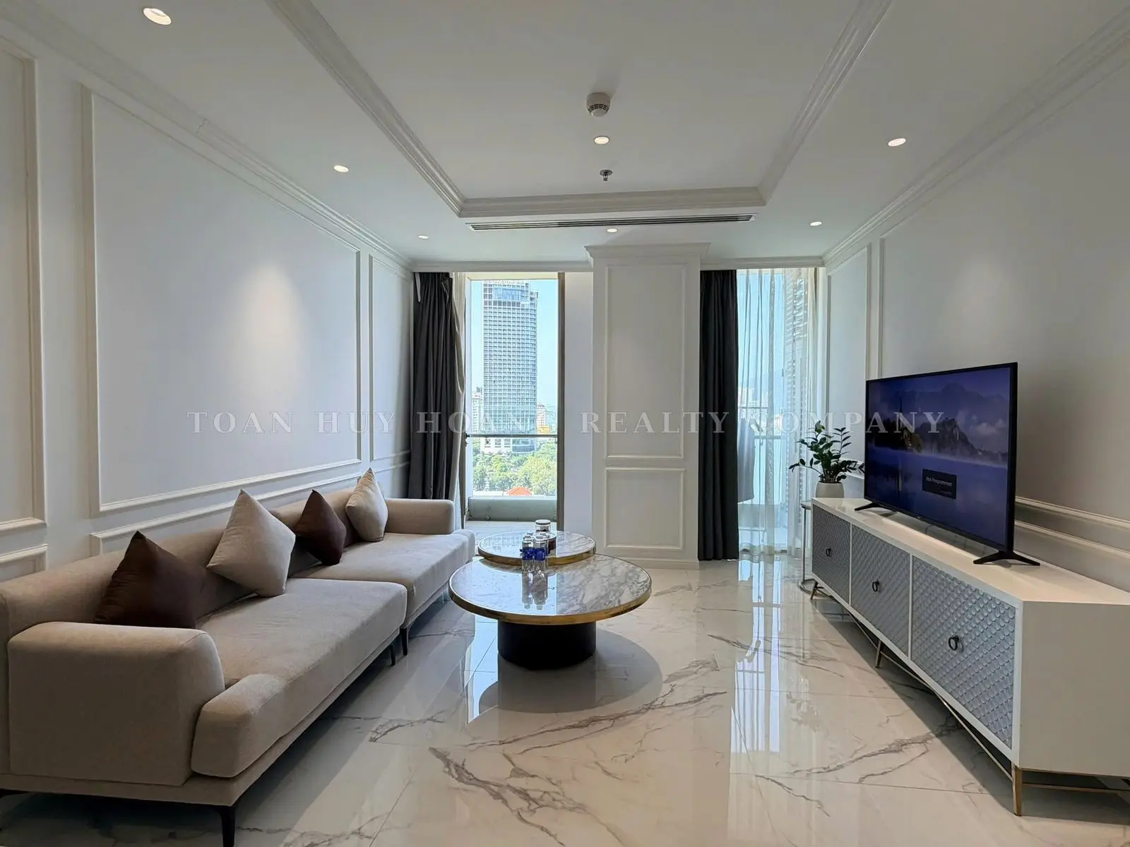 Bach Dang Complex Apartment for Rent in Da Nang | 120 sqm | 2 Bedrooms | Direct Han River View