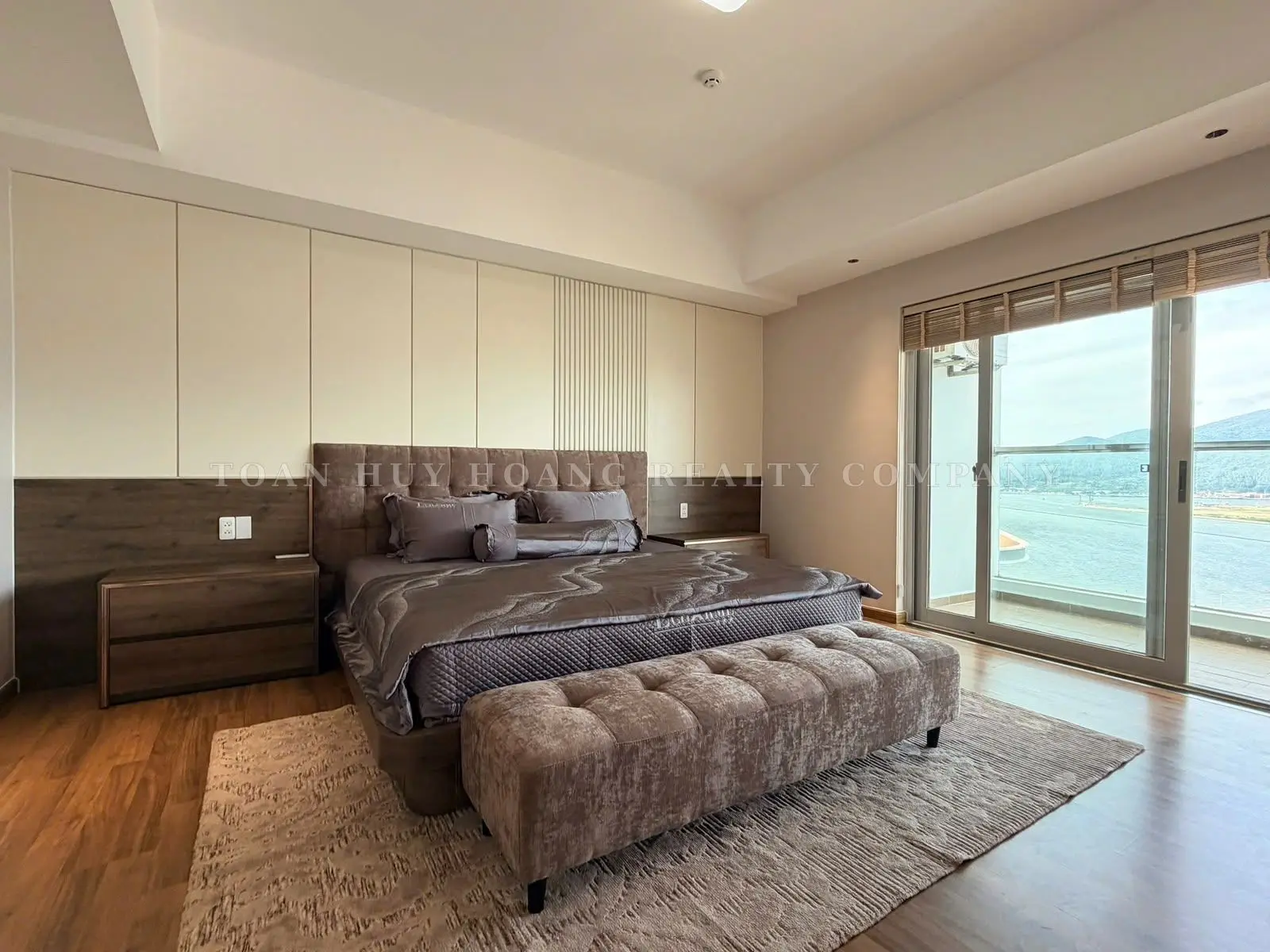 Blooming Tower Apartment, 3 Bedrooms, Fully Furnished
, view 15