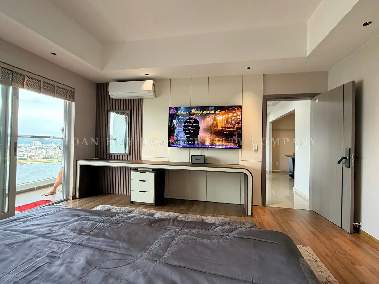 Blooming Tower Apartment, 3 Bedrooms, Fully Furnished
, view 2