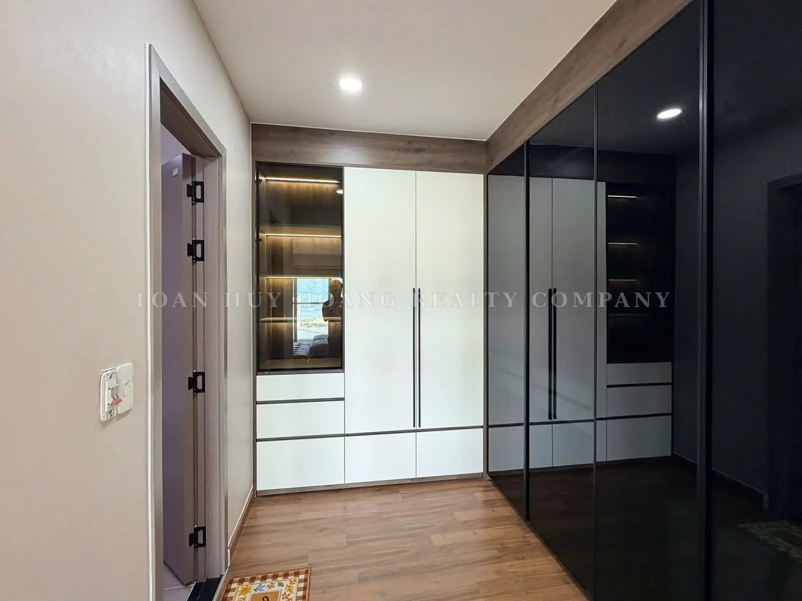 Blooming Tower Apartment, 3 Bedrooms, Fully Furnished
, view 8