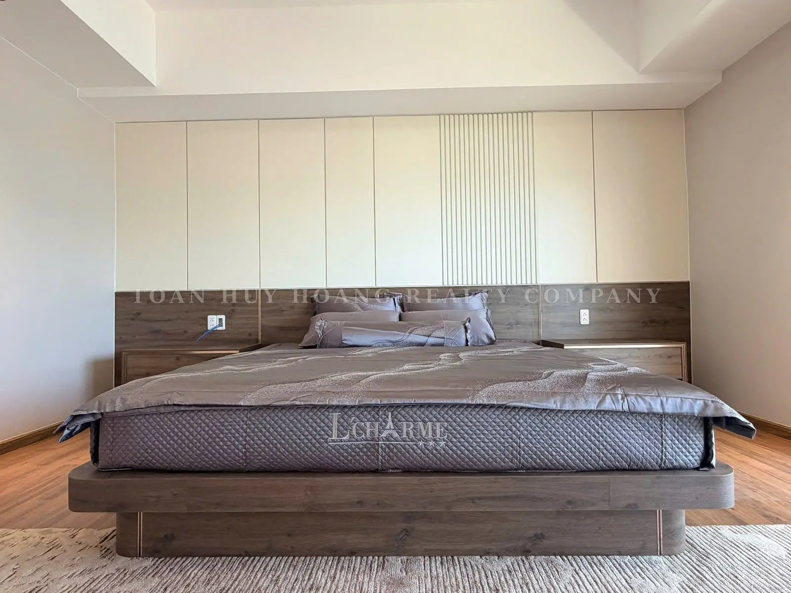 Blooming Tower Apartment, 3 Bedrooms, Fully Furnished
, view 17
