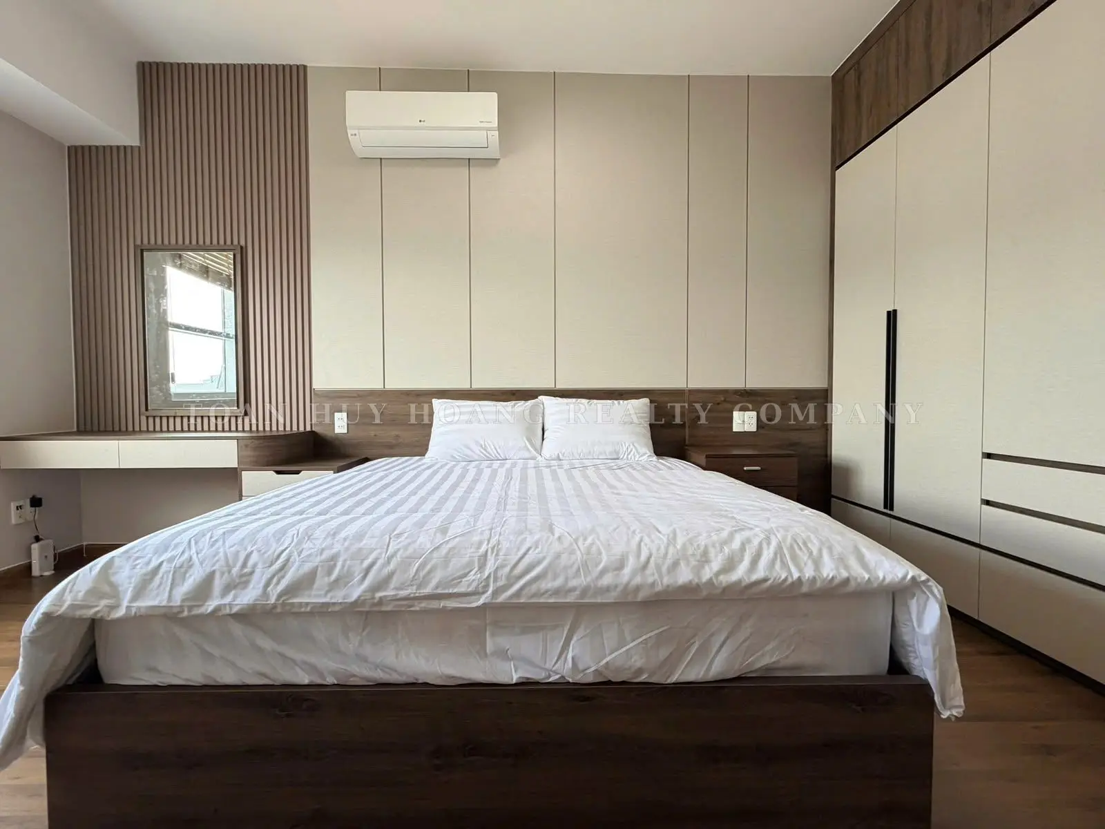 Blooming Tower Apartment, 3 Bedrooms, Fully Furnished
, view 24