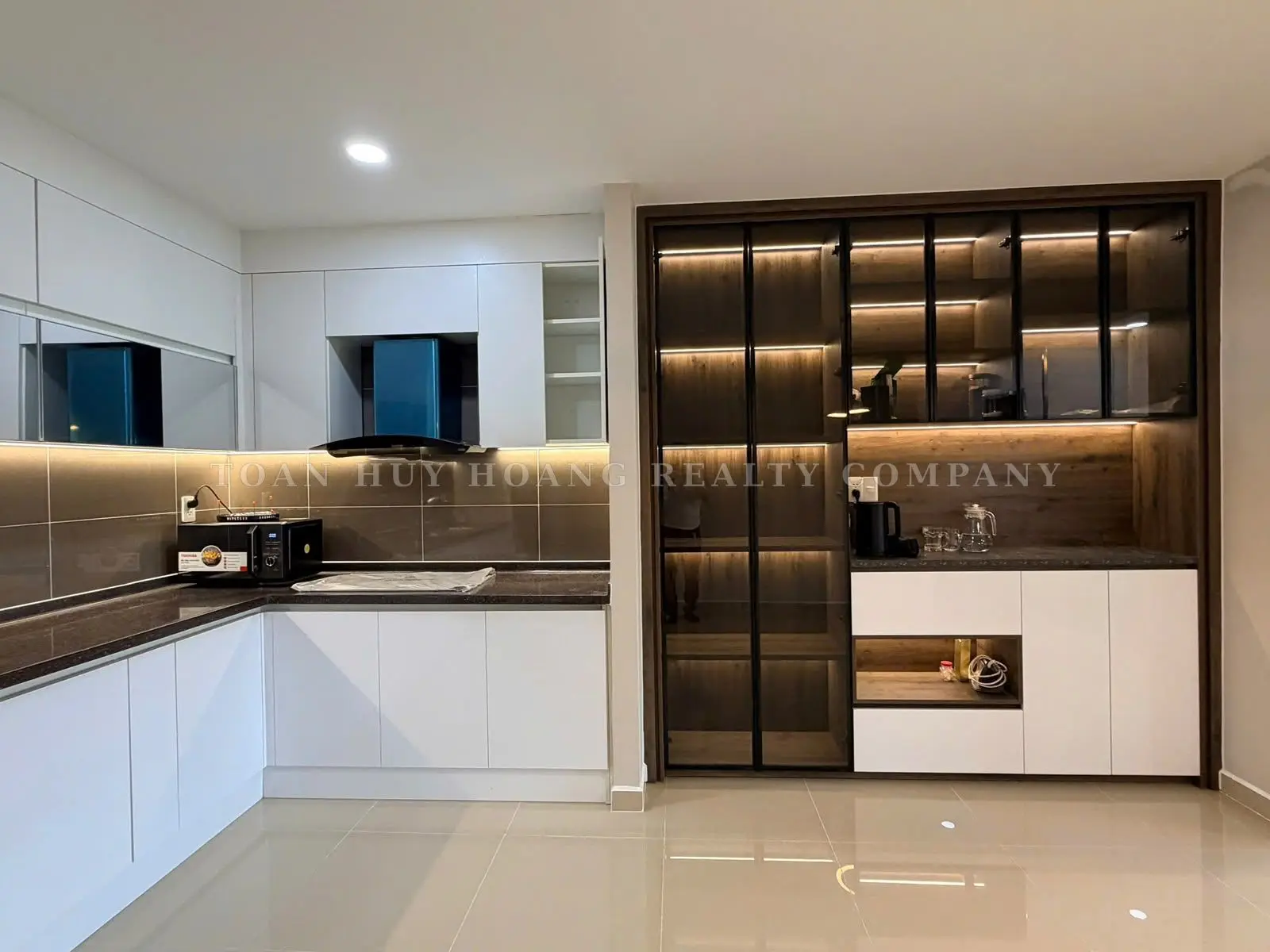Blooming Tower Apartment, 3 Bedrooms, Fully Furnished
, view 6