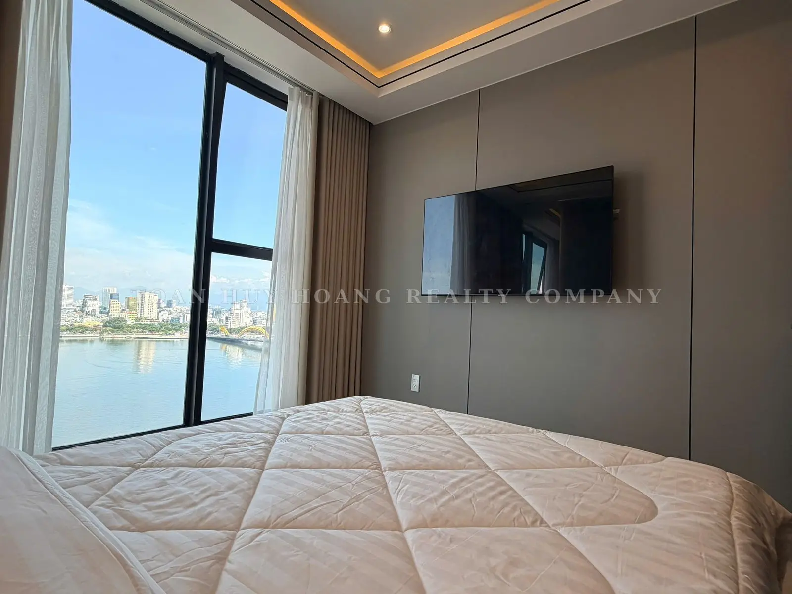 Ponte Apartment for Rent in Da Nang | 51m² | 1BR+ | Direct Han River View | Luxury Interior, view 12