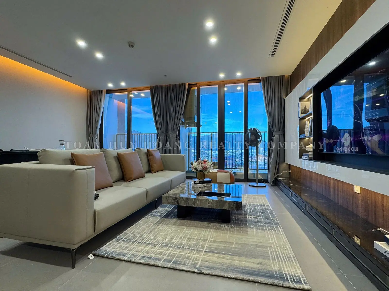 Luxury 2-Bedroom Apartment for Rent at Sam Tower Da Nang | 84m² | Direct Han River View, view 1