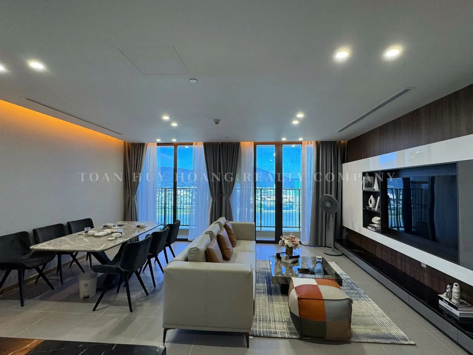 Luxury 2-Bedroom Apartment for Rent at Sam Tower Da Nang | 84m² | Direct Han River View, view 2