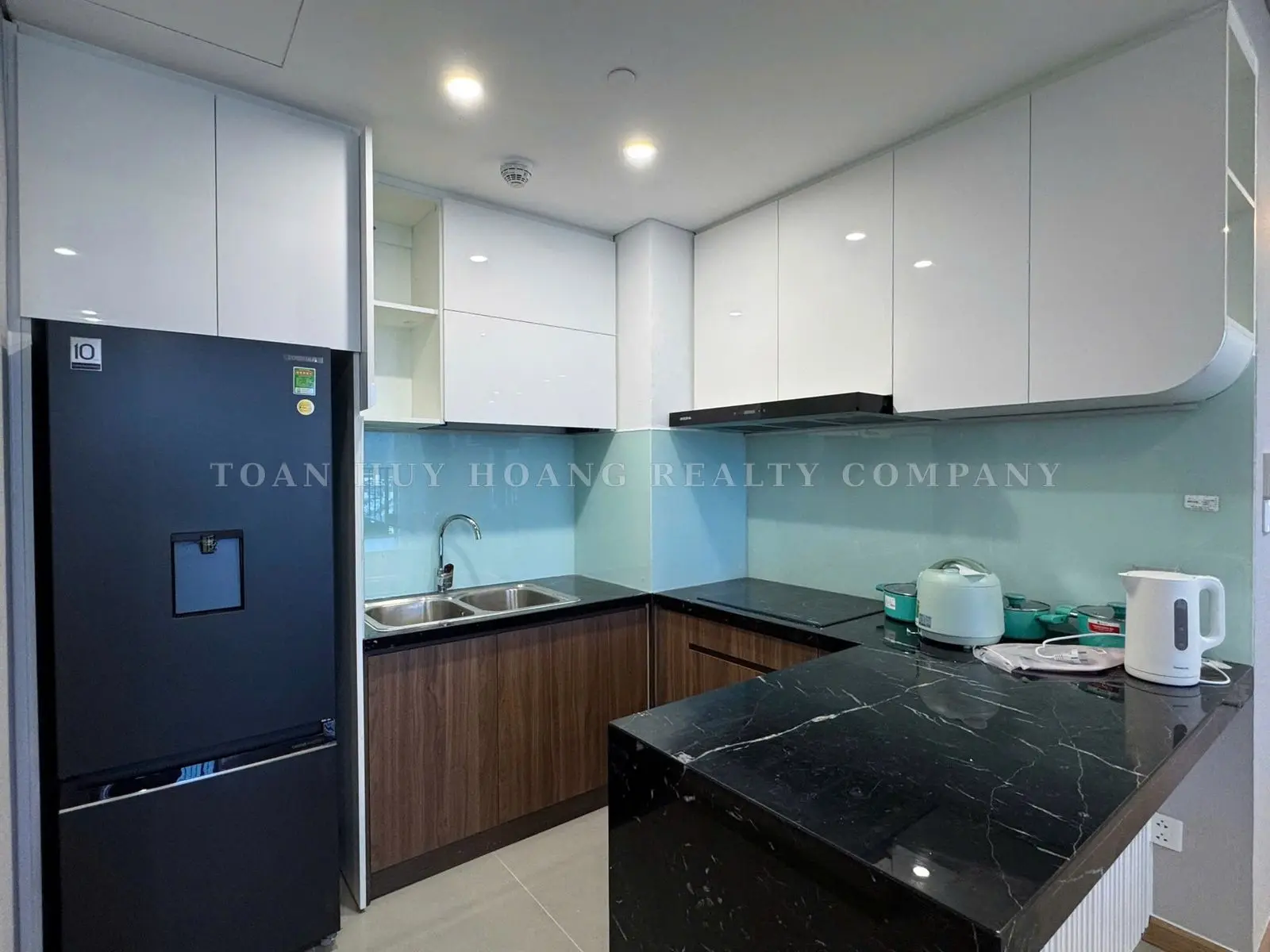 Luxury 2-Bedroom Apartment for Rent at Sam Tower Da Nang | 84m² | Direct Han River View, view 3