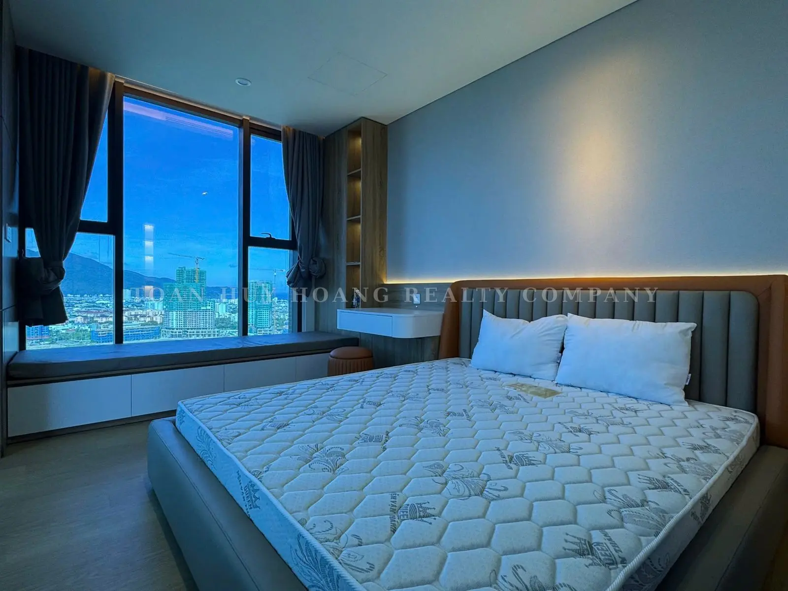 Luxury 2-Bedroom Apartment for Rent at Sam Tower Da Nang | 84m² | Direct Han River View, view 6
