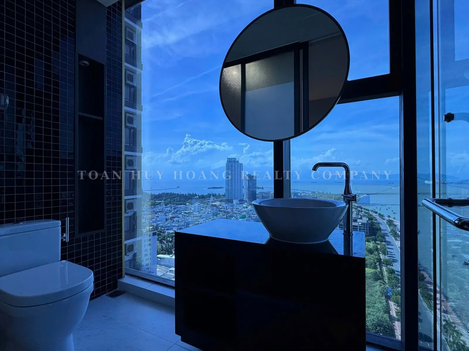 Luxury 2-Bedroom Apartment for Rent at Sam Tower Da Nang | 84m² | Direct Han River View, view 7