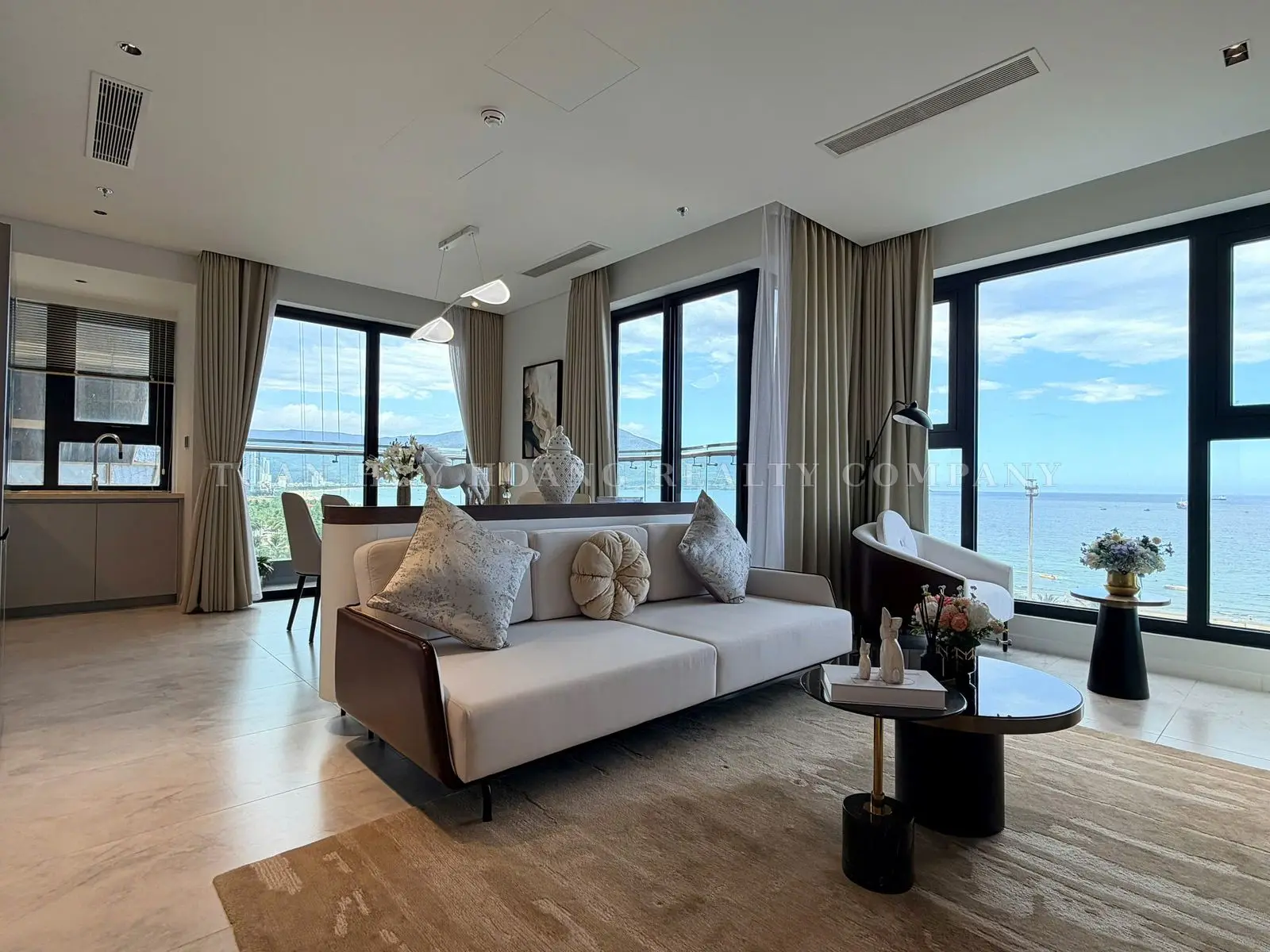 Luxury 2-Bedroom Corner Apartment for Rent at Time Square Da Nang | 90 sqm | Bathtub, view 1