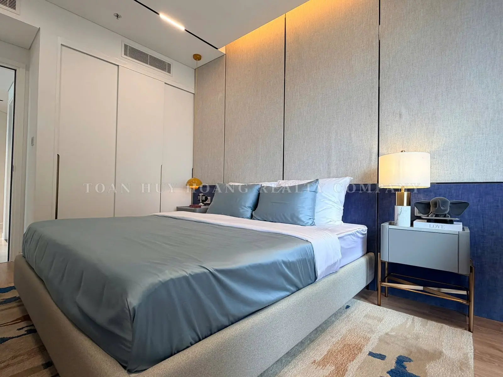 Luxury 2-Bedroom Corner Apartment for Rent at Time Square Da Nang | 90 sqm | Bathtub, view 10