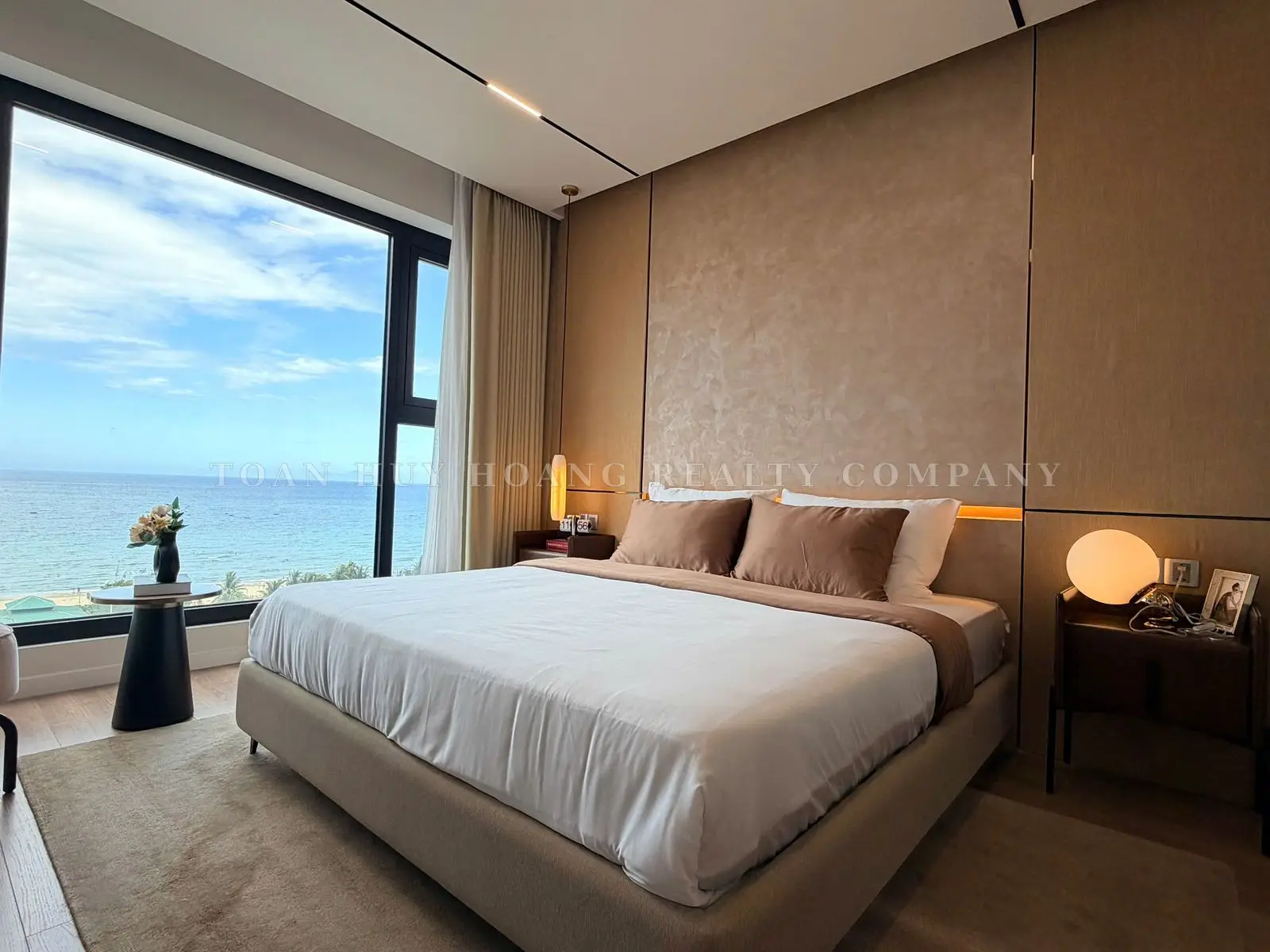 Luxury 2-Bedroom Corner Apartment for Rent at Time Square Da Nang | 90 sqm | Bathtub, view 13