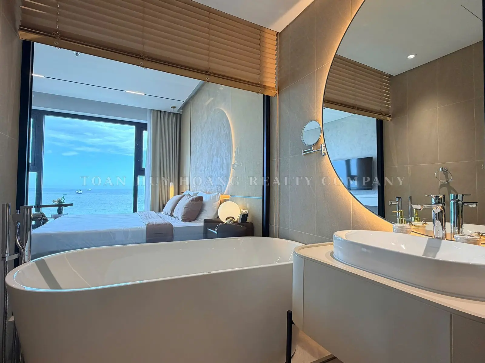 Luxury 2-Bedroom Corner Apartment for Rent at Time Square Da Nang | 90 sqm | Bathtub, view 14