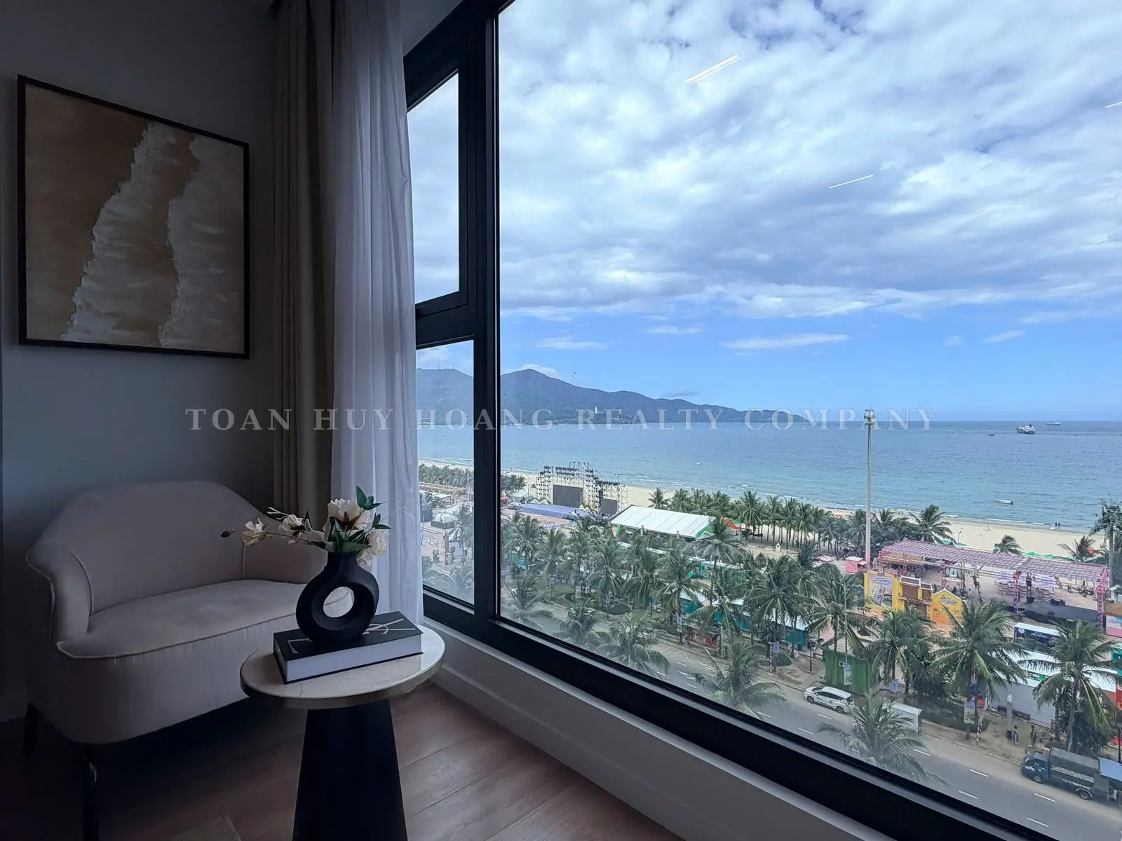Luxury 2-Bedroom Corner Apartment for Rent at Time Square Da Nang | 90 sqm | Bathtub, view 15