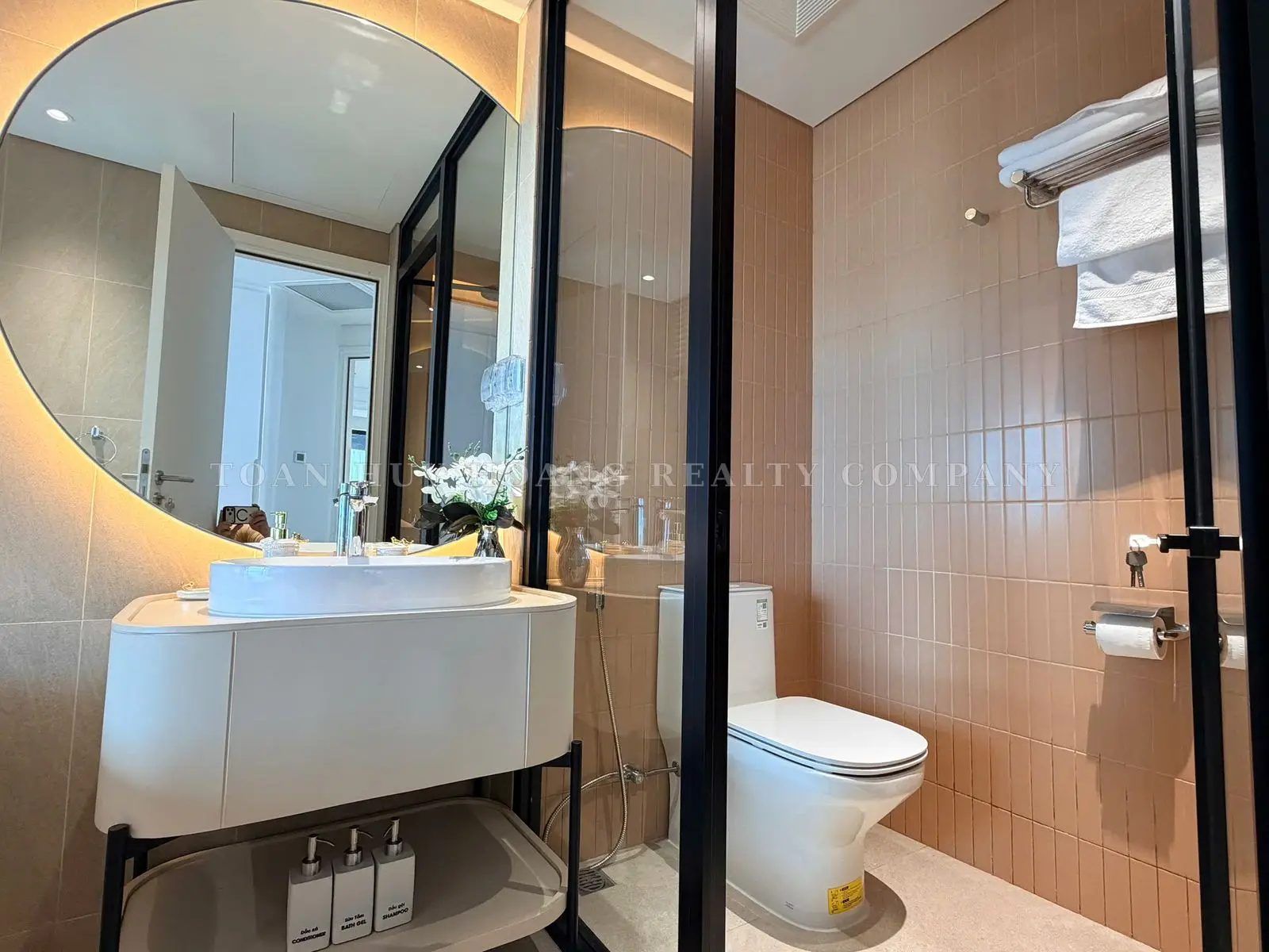 Luxury 2-Bedroom Corner Apartment for Rent at Time Square Da Nang | 90 sqm | Bathtub, view 16