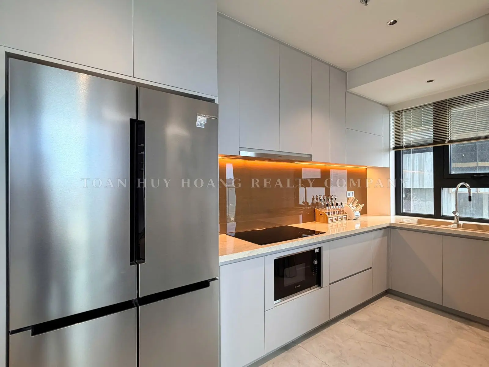 Luxury 2-Bedroom Corner Apartment for Rent at Time Square Da Nang | 90 sqm | Bathtub, view 2