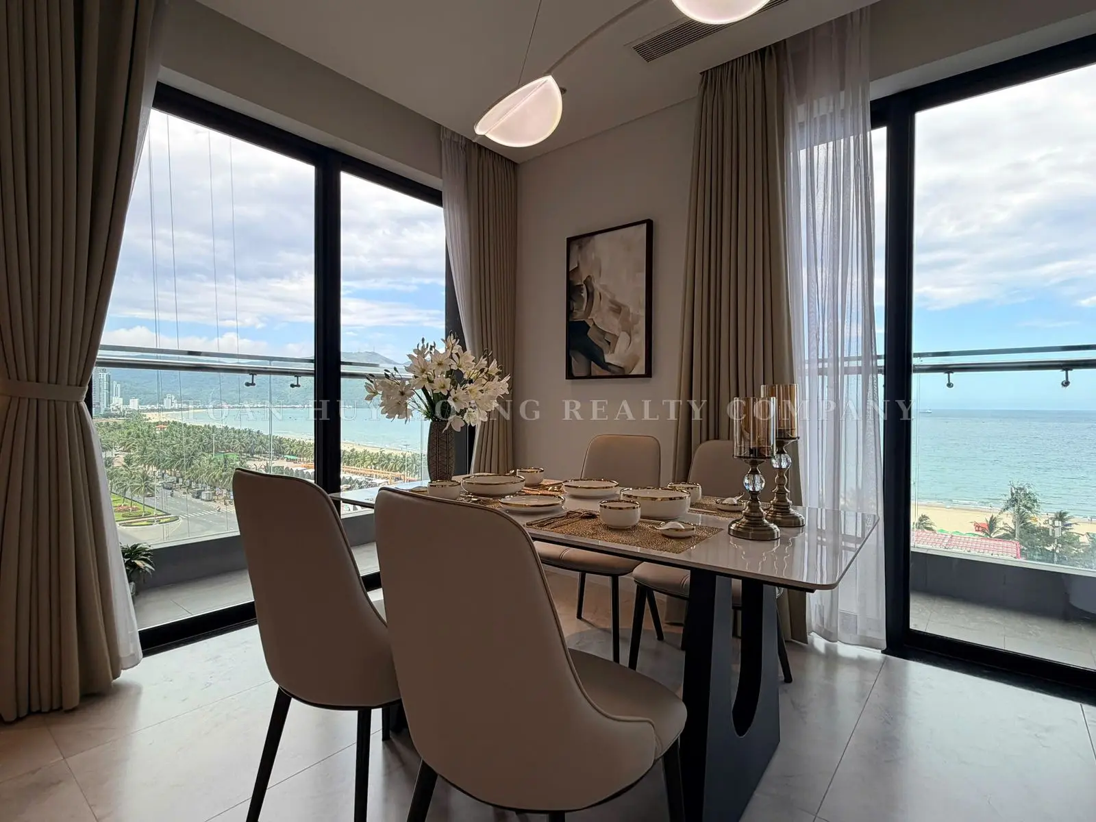 Luxury 2-Bedroom Corner Apartment for Rent at Time Square Da Nang | 90 sqm | Bathtub, view 3