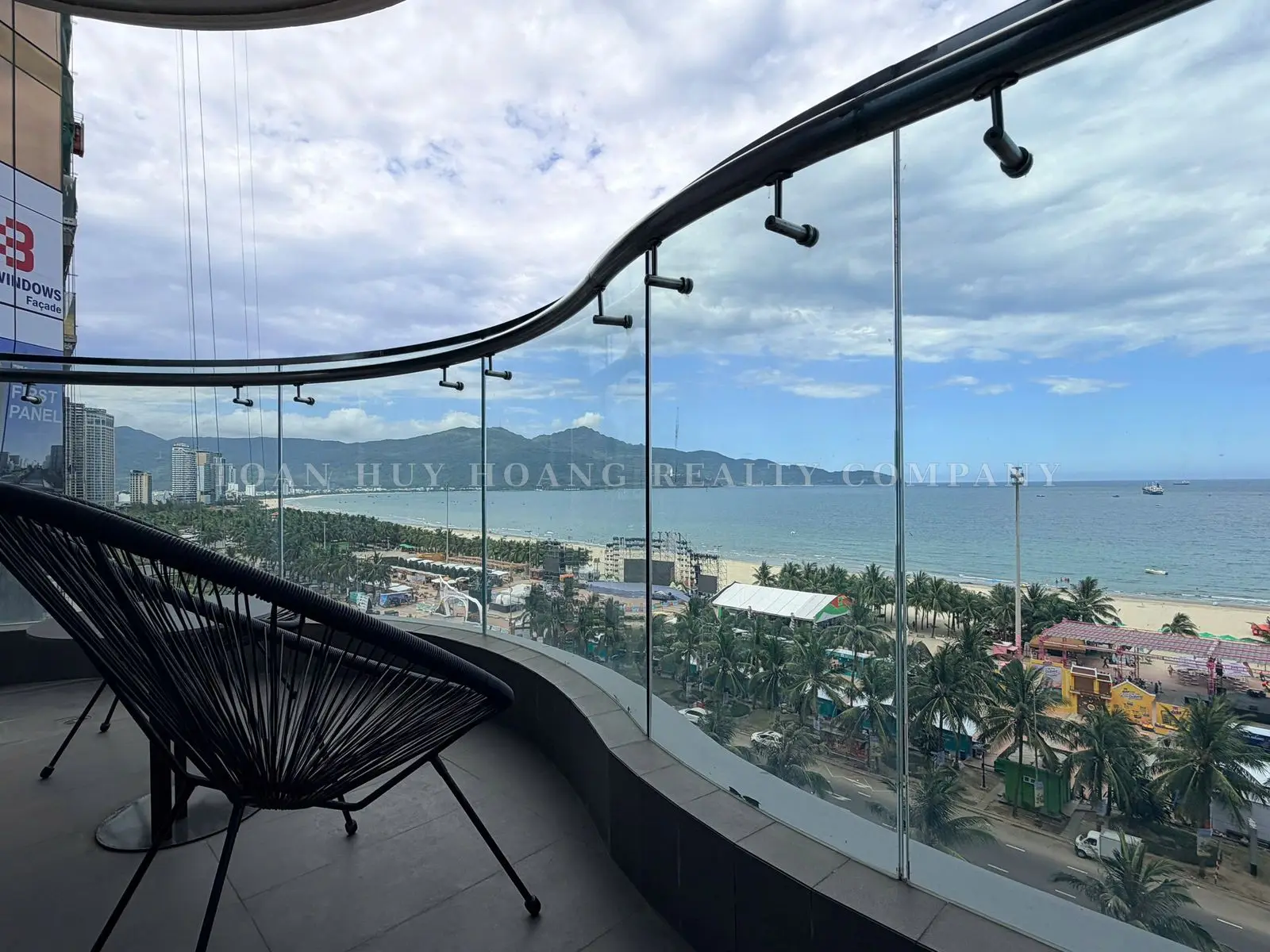 Luxury 2-Bedroom Corner Apartment for Rent at Time Square Da Nang | 90 sqm | Bathtub, view 5
