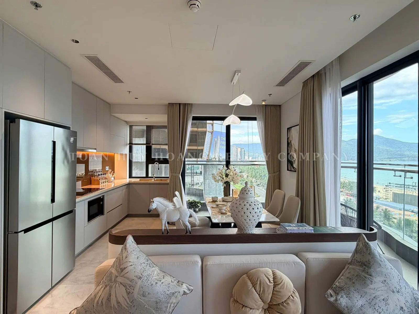 Luxury 2-Bedroom Corner Apartment for Rent at Time Square Da Nang | 90 sqm | Bathtub, view 6