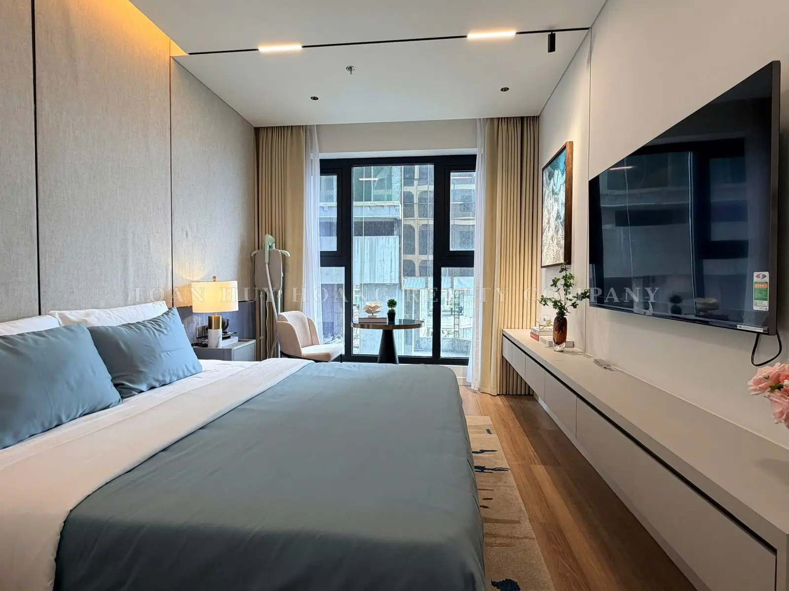 Luxury 2-Bedroom Corner Apartment for Rent at Time Square Da Nang | 90 sqm | Bathtub, view 8