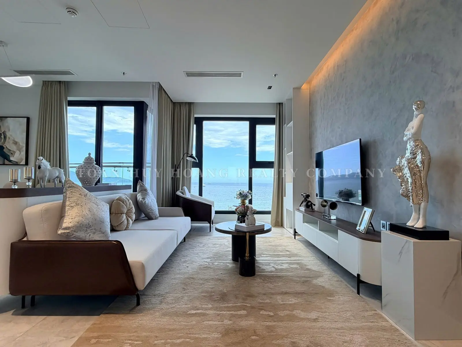 Luxury 2-Bedroom Corner Apartment for Rent at Time Square Da Nang | 90 sqm | Bathtub