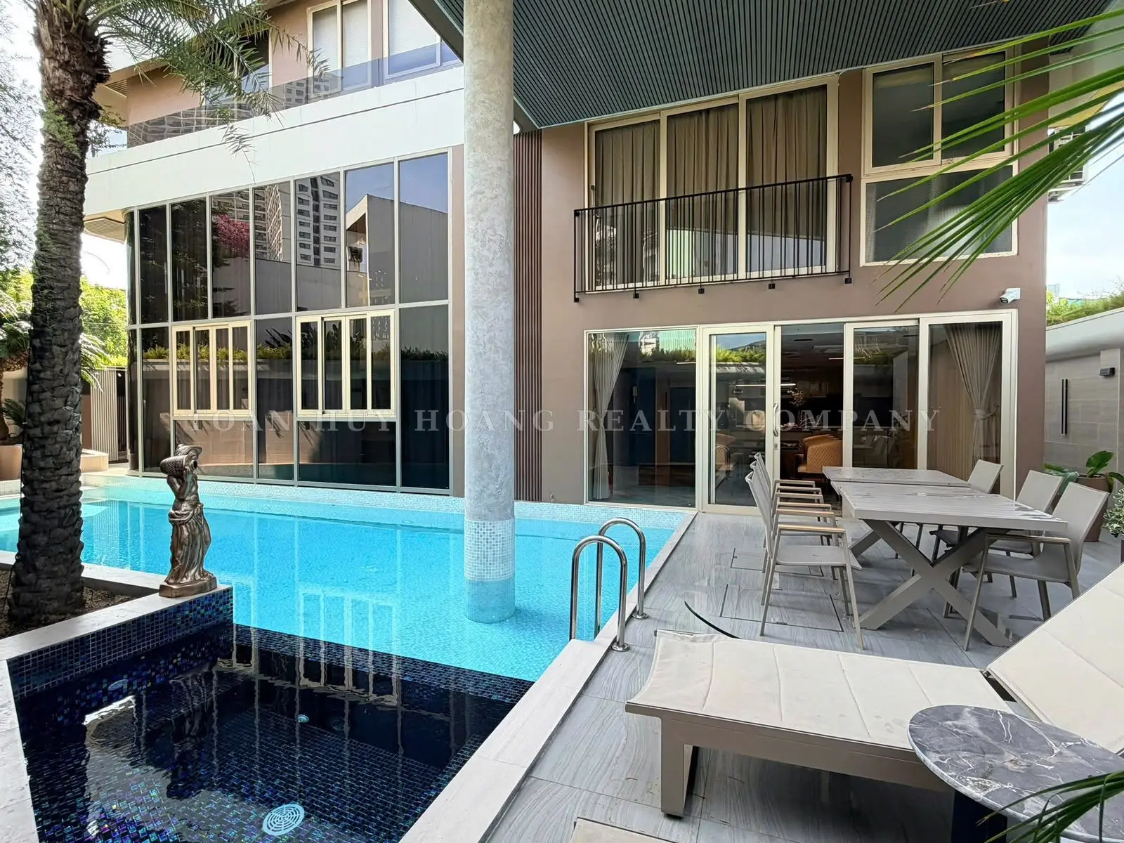 Beautiful Villa in Da Nang Near Thuan Phuoc Bridge, 6 Bedrooms, view 1