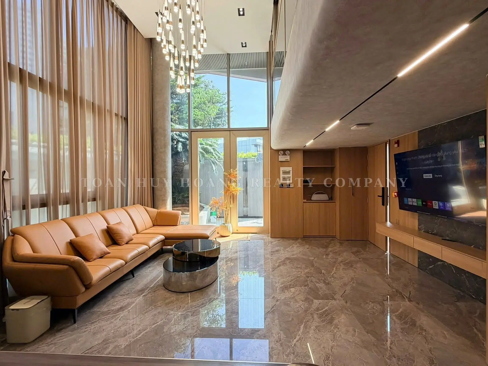 Beautiful Villa in Da Nang Near Thuan Phuoc Bridge, 6 Bedrooms, view 2