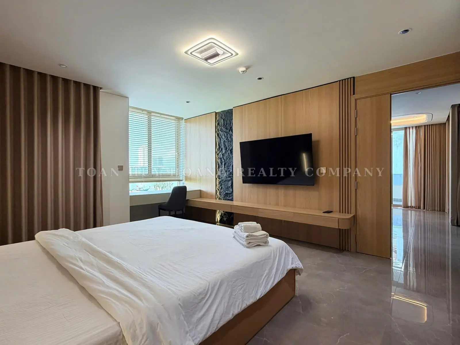 Beautiful Villa in Da Nang Near Thuan Phuoc Bridge, 6 Bedrooms, view 20