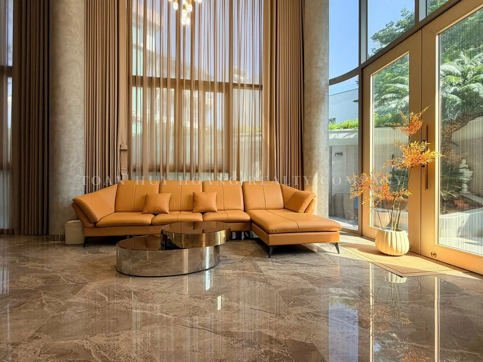 Beautiful Villa in Da Nang Near Thuan Phuoc Bridge, 6 Bedrooms, view 3